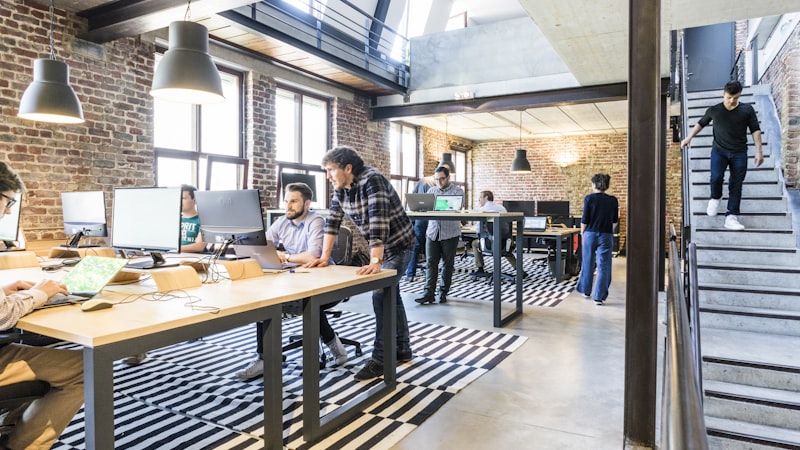 彩神Vll球迷社区互动广场 - 用户在线交流与分享的热闹场景